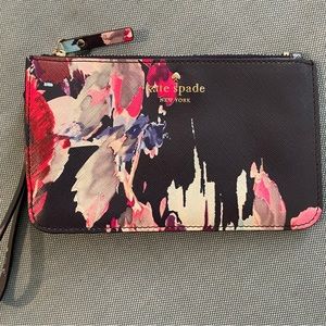 Like new Kate Spade floral wristlet